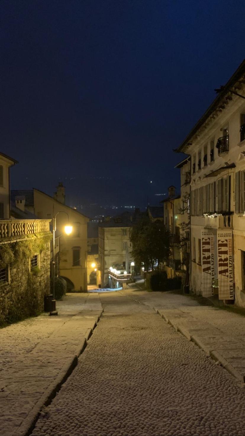 -Ortaflats- Appartamenti Imbarcadero & Palazzotto Орта-Сан-Джулио Экстерьер фото